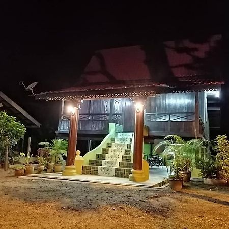 Homestay Warisan Bonda Masjid Tanah/Melaka Exterior photo